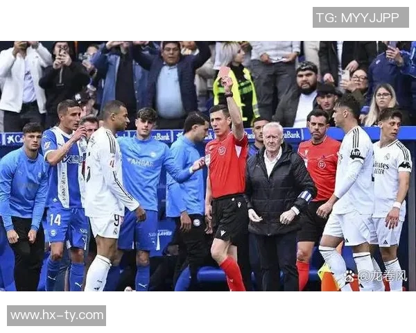 足球明星因激烈争执被罚下场的视频引发球迷热议与反思